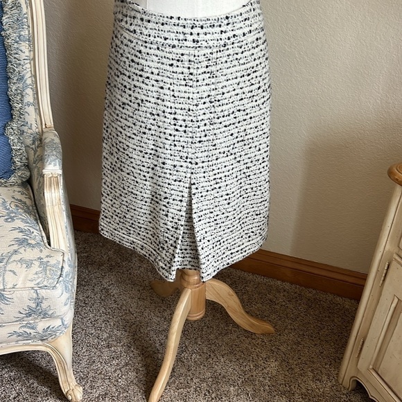 Tory Burch Tweed Skirt Size 4 Navy Cream Front Pleat Wool Blend